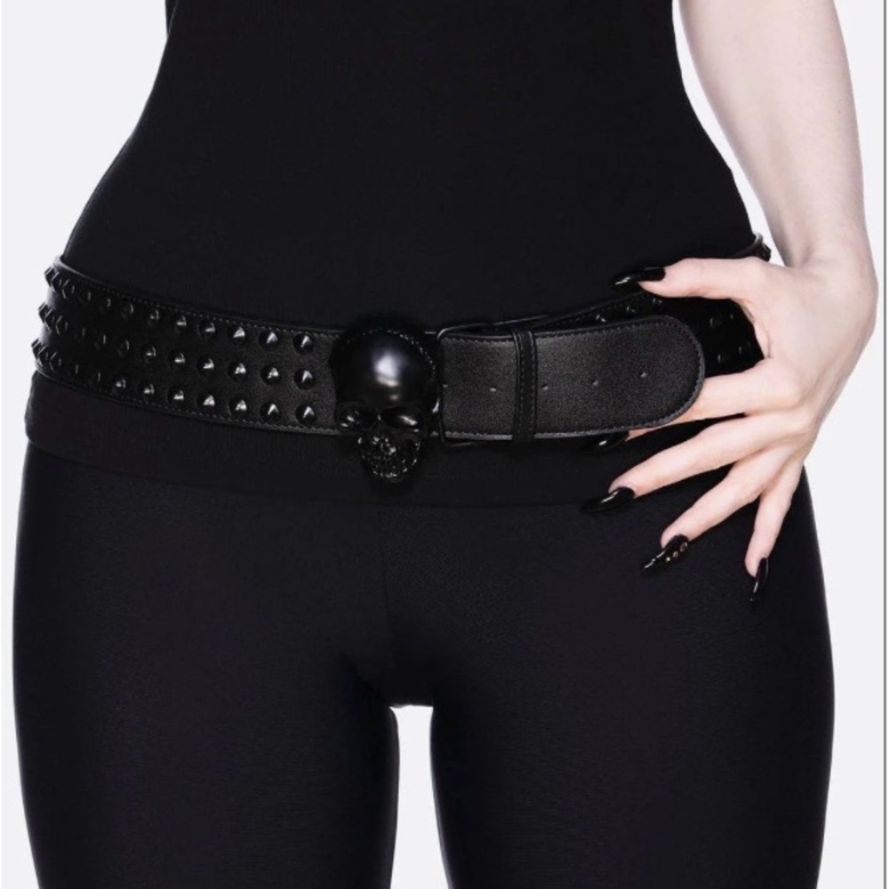 NWT Edgy Black Skull Studded Belt